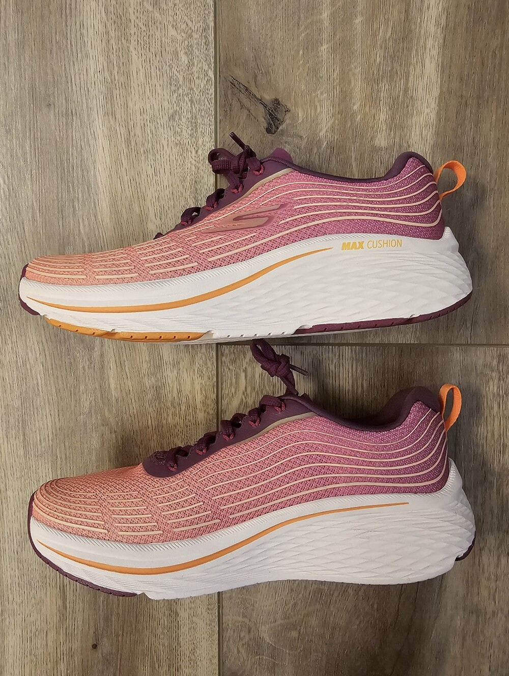 Skechers Women's GoRun Max Cushioning Sneakers - Size 8 - New! - Picture 4 of 7